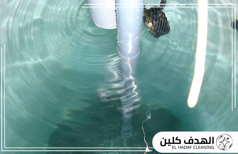 فحص وتشخيص الخزان قبل التنظيف بالخبر
